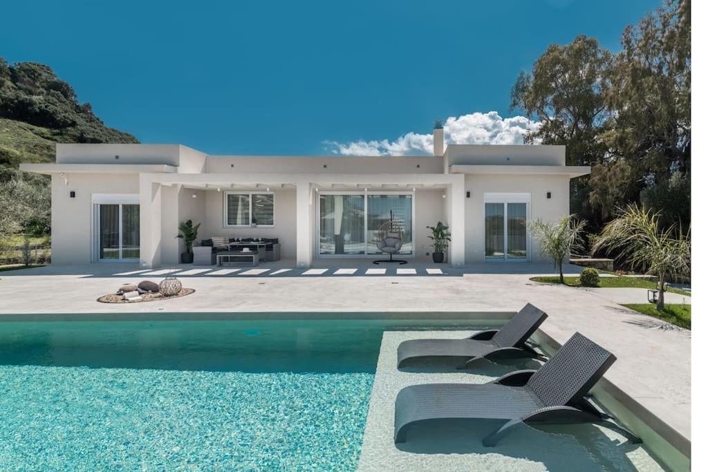 Melissia Luxury Villa Kalamákion Dış mekan fotoğraf