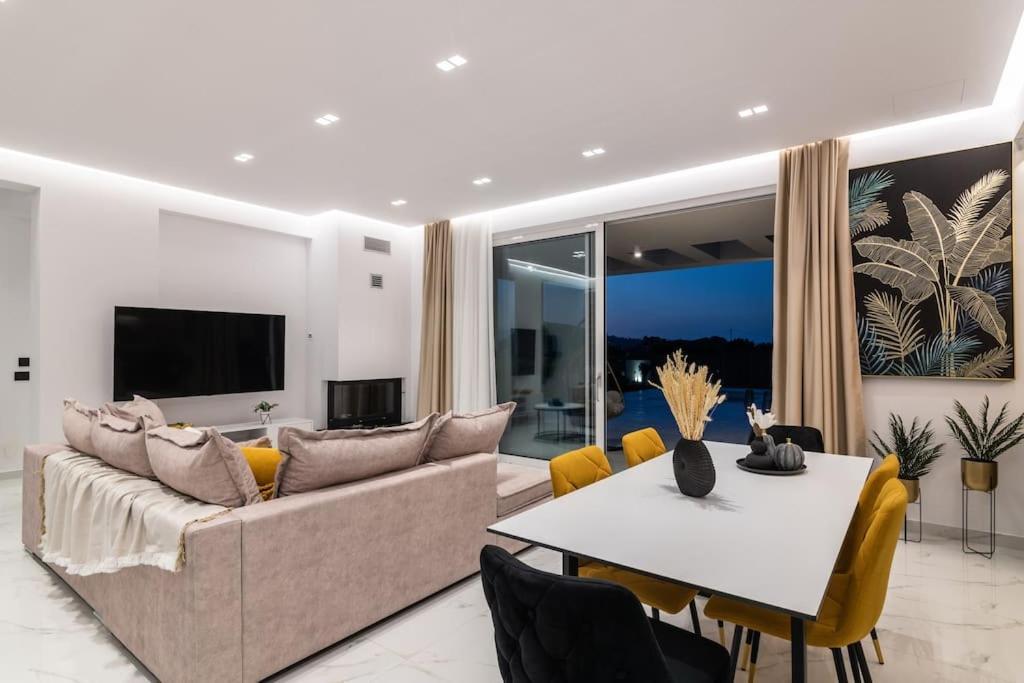 Melissia Luxury Villa Kalamákion Dış mekan fotoğraf